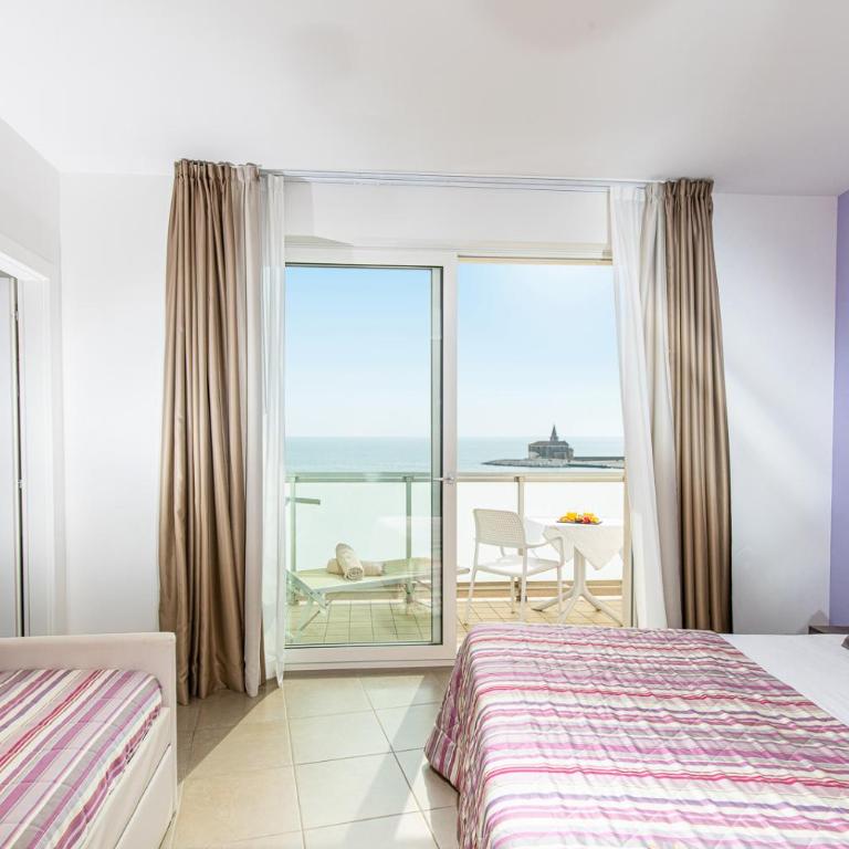 Hotel Karinzia - Prestige Double or Twin Room with Balcony and Sea View - 4