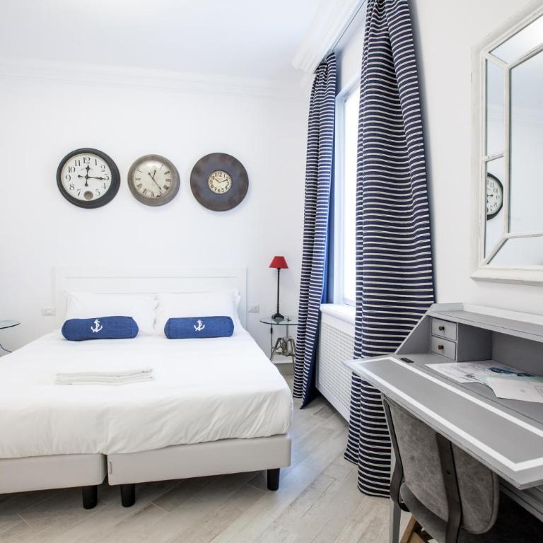 Hotel Marina Charming Rooms - Camera Premier Matrimoniale/Doppia con Letti Singoli - Dependance Orologi - 3