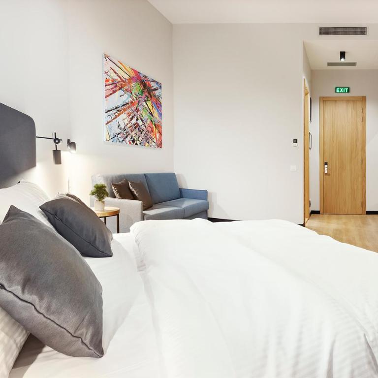 Kombinat Rooms City Center - Large Double or Twin Room - 9