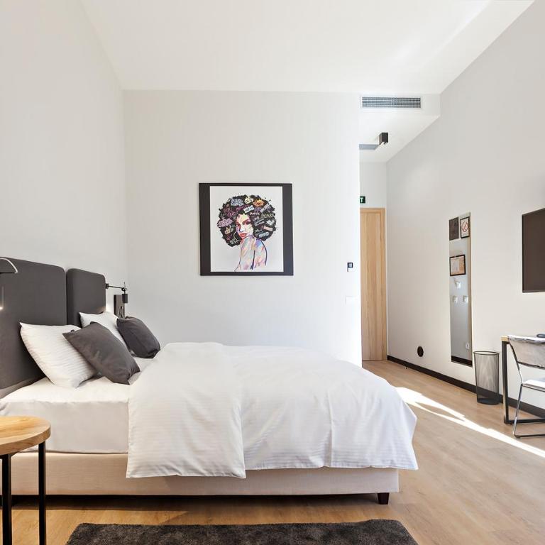 Kombinat Rooms City Center - Large Double or Twin Room - 11