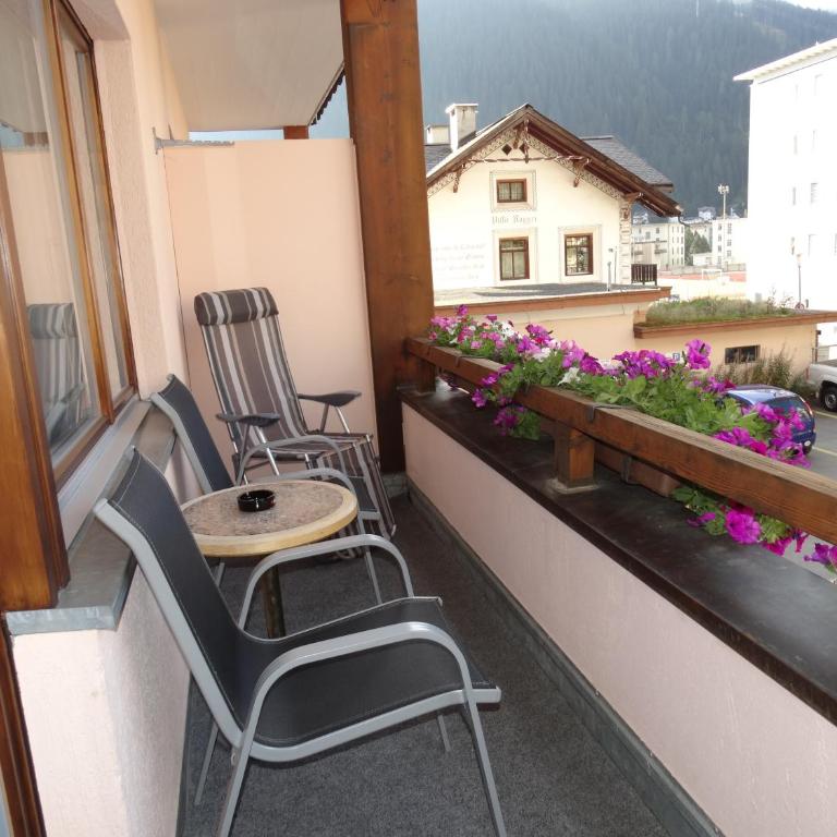 Hotel Bündnerhof - Familienzimmer (2 Erwachsene + 2 Kinder + 1 Baby) - 5