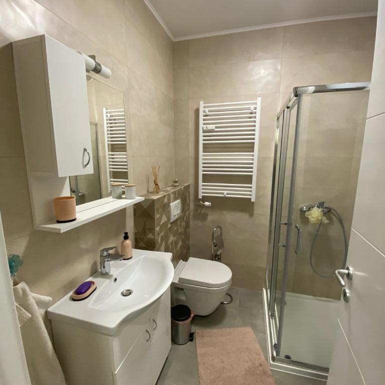 Lux Advent Apartment - One-Bedroom Apartment - 24
