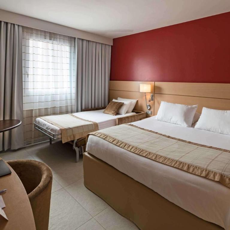 Best Western Plus Le Lavarin Avignon - Connecting Family Room - Non-Smoking - 2