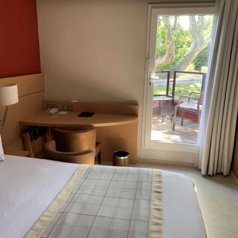 Best Western Plus Le Lavarin Avignon - Chambre Lit King-Size Supérieure avec Balcon - 2