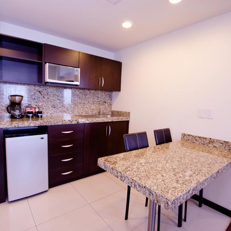 Hotel Crown Victoria - Junior Suite - 7