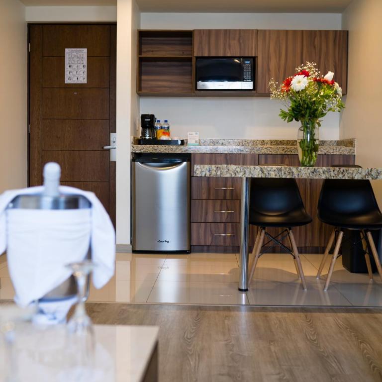 Hotel Crown Victoria - Junior Suite - 4