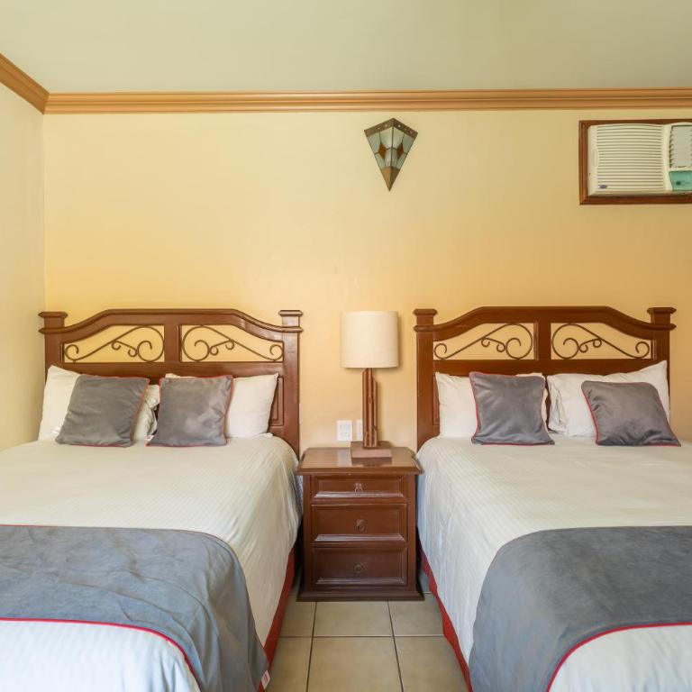 Hotel Ángel Inn - Habitación Doble Estándar con 2 camas dobles - 2