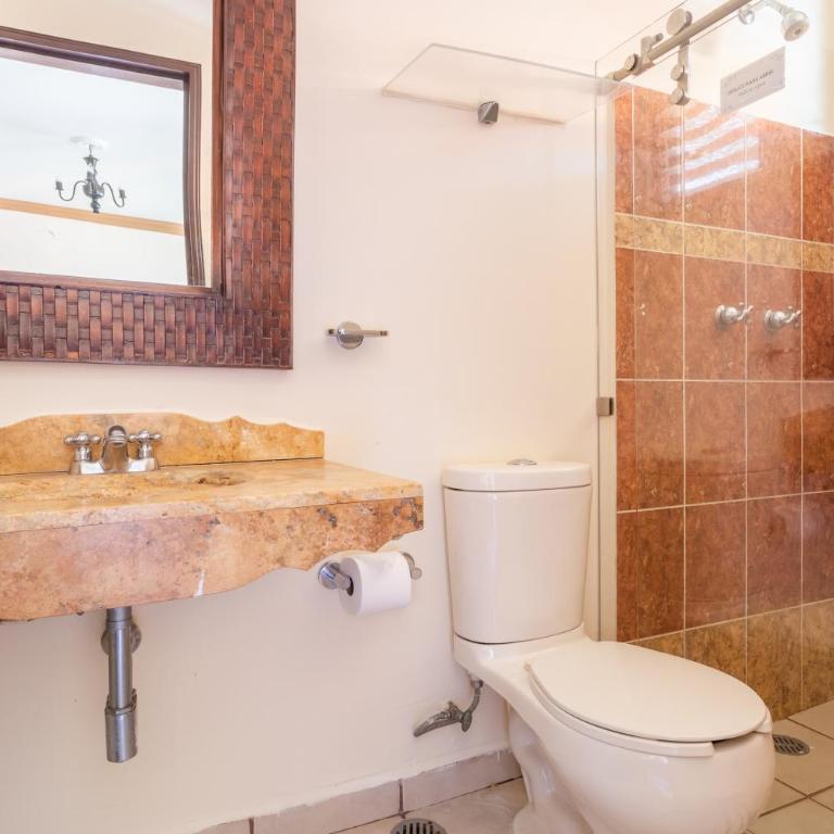 Hotel Ángel Inn - Habitación Doble Estándar con 2 camas dobles - 3