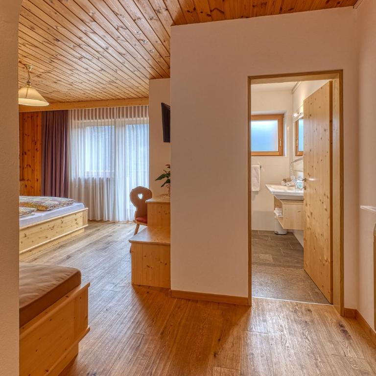 Garni Appartments Helvetia - Camera Matrimoniale con Balcone (3 Adulti) - 6