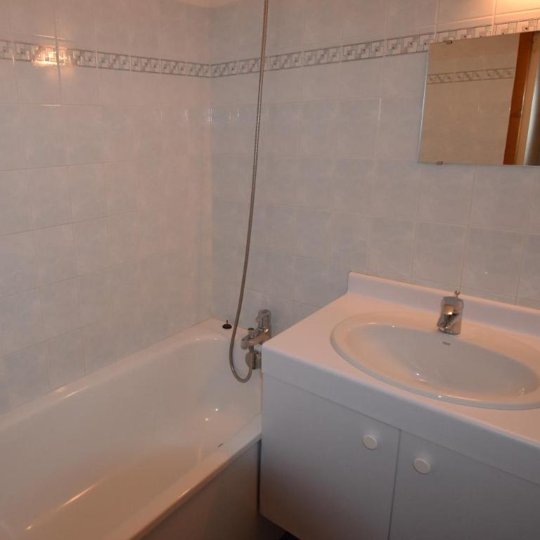 VAUJANYLOCATIONS - Cochette II Apt 1 & 2 - Appartement 3 Chambres - 12