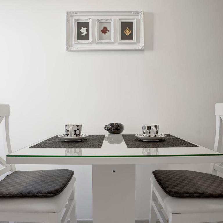 Villa Danigo - Apartment with Garden View - 10
