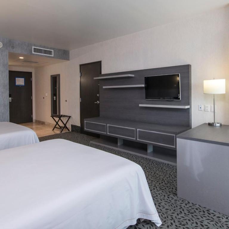Holiday Inn Express & Suites Queretaro by IHG - Standard Queen Room with Garden View - 4