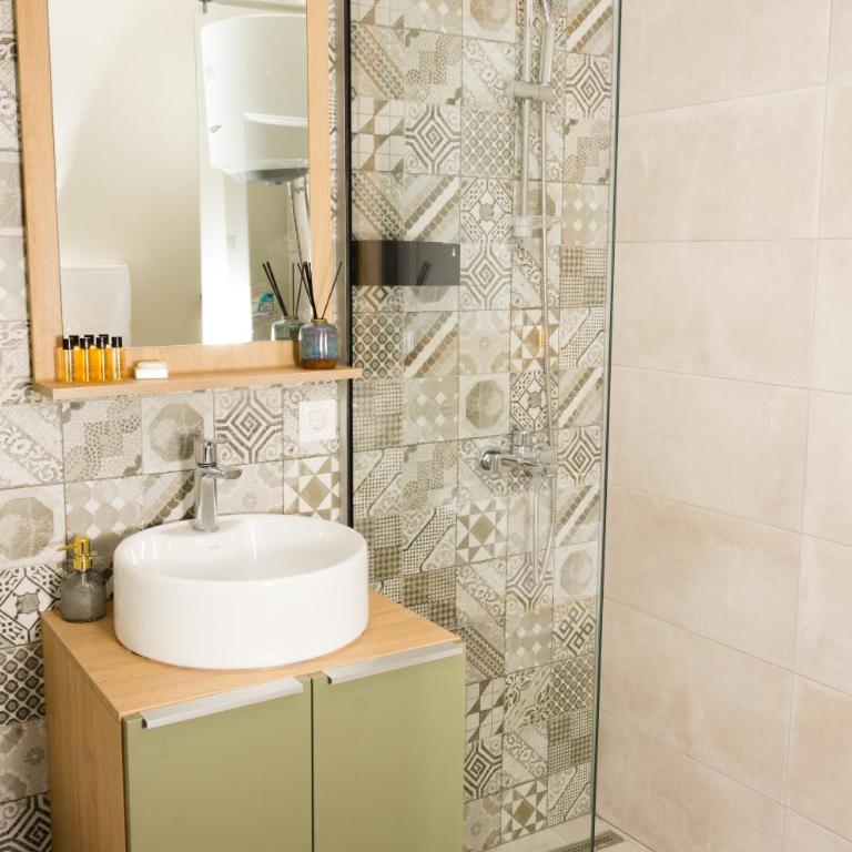 Urban Residence Apartments - Deluxe Apartment - 9