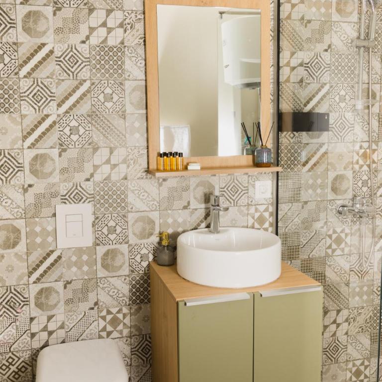 Urban Residence Apartments- Free parking - Deluxe Apartment - 22