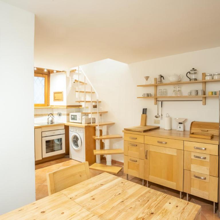 GuestHost - Quiet and Cozy Trastevere Hideaway - One-Bedroom Apartment - 12