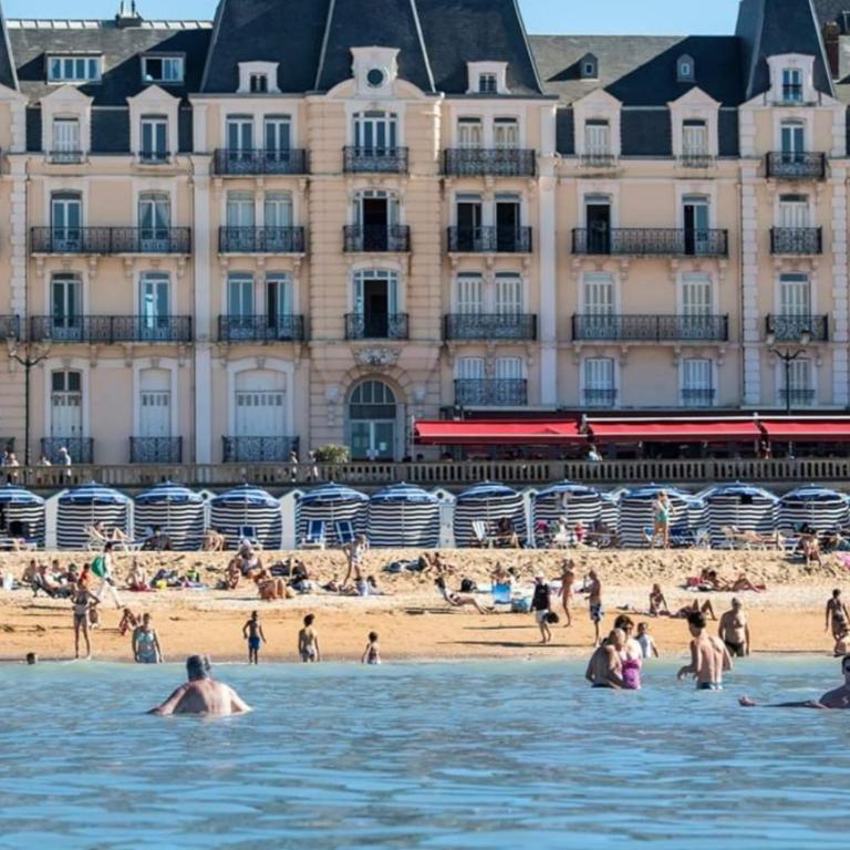 Cosy appartement dans une villa avec piscine, proche du centre et de la mer - Apartamento de 1 dormitorio - 28