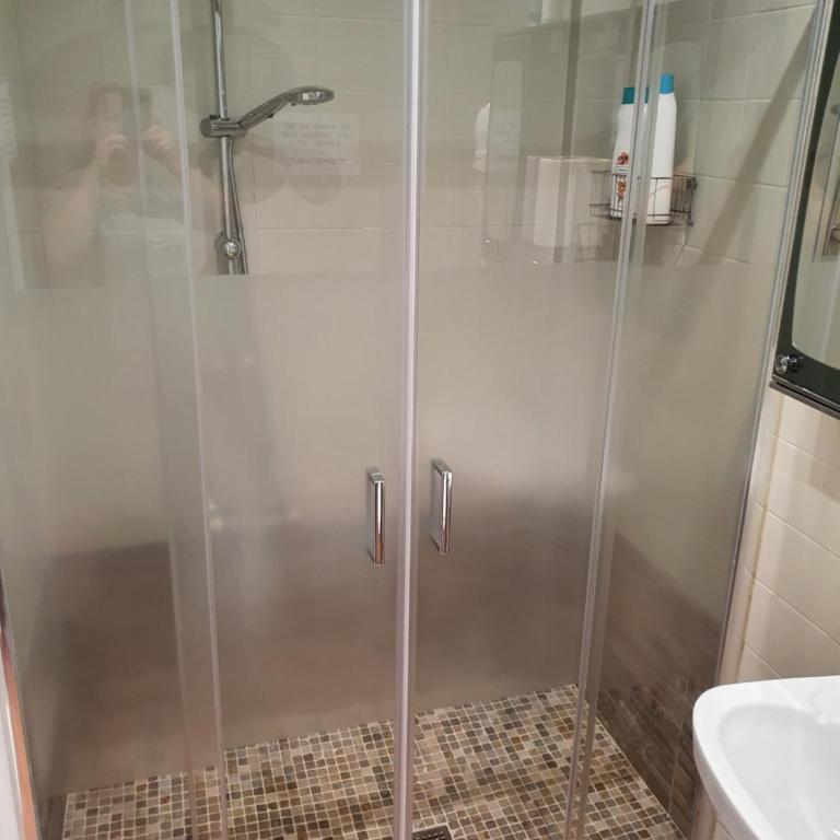 Pensión El Espolón - Habitación Doble con baño privado - 2 camas - 2
