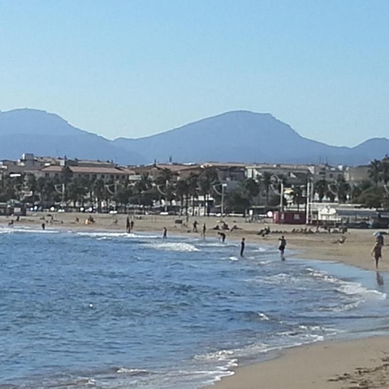 50 m de la plage! Proche du centre ville! Piscine! Vue sur mer et montagnes! Wifi! 2 vélos à disposition! - Two-Bedroom Apartment - 41