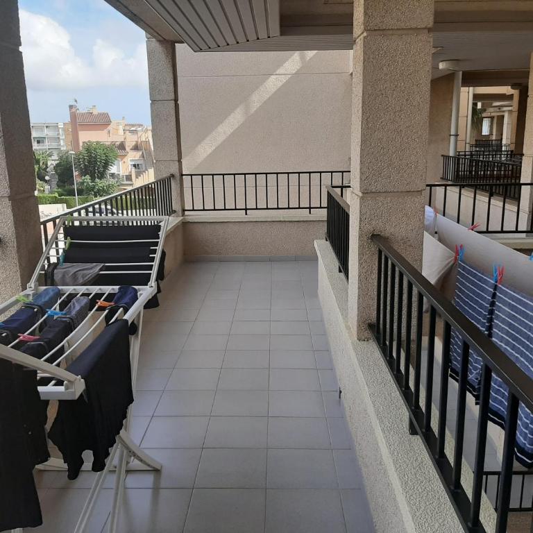 50 m de la plage! Proche du centre ville! Piscine! Vue sur mer et montagnes! Wifi! 2 vélos à disposition! - Two-Bedroom Apartment - 34