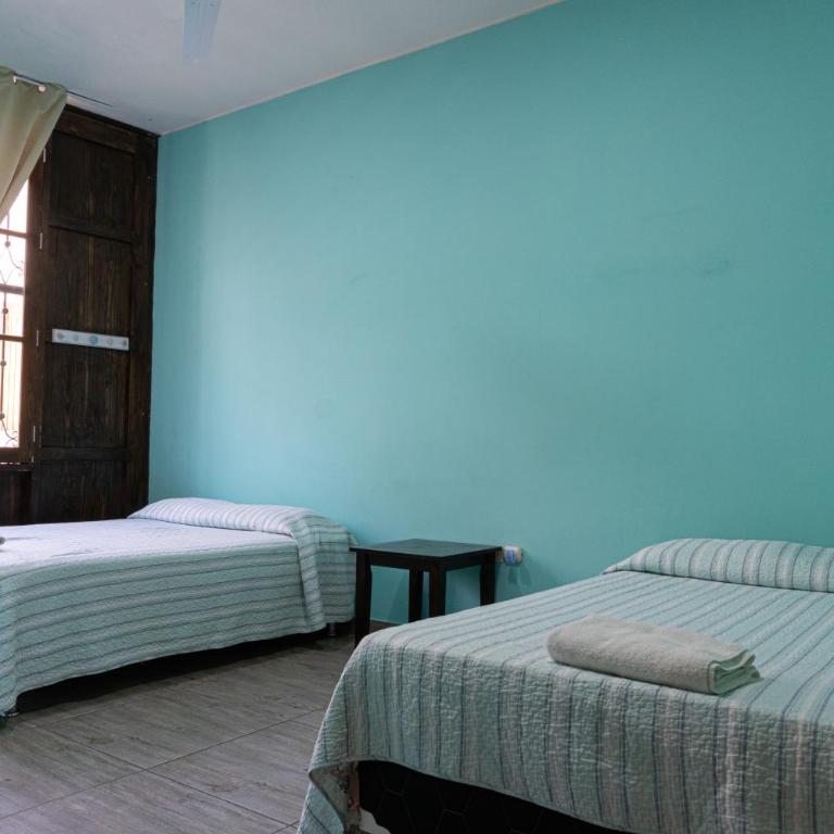 Desert Nights Hostel - Twin Room with Two Double Beds with Shared Bathroom - 1