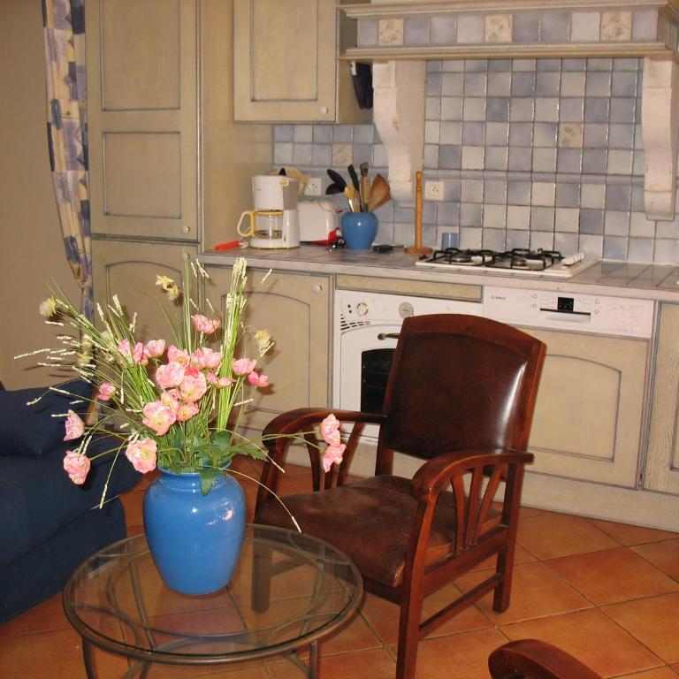 Appartement de charme wi-fi ,clim, garage jardin privés, piscine environnement arboré - One-Bedroom Apartment - 8