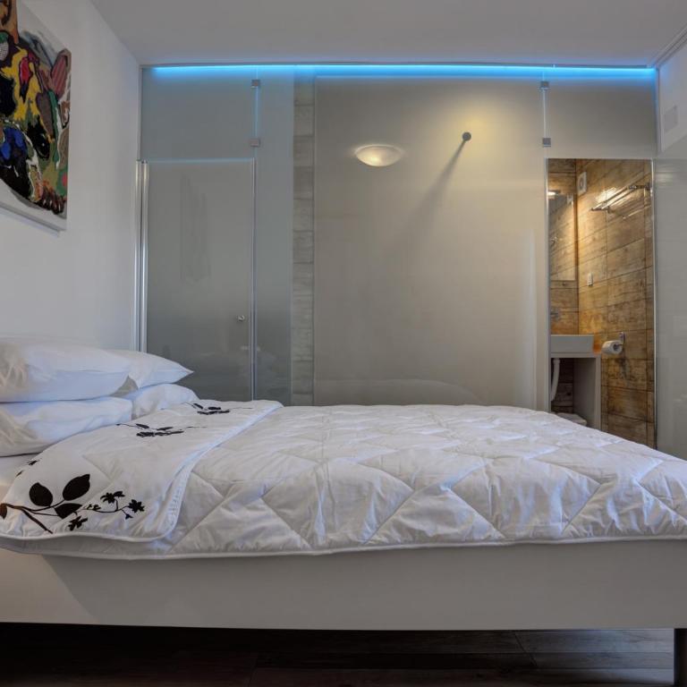 Villa Danigo - Apartment with Garden View - 7