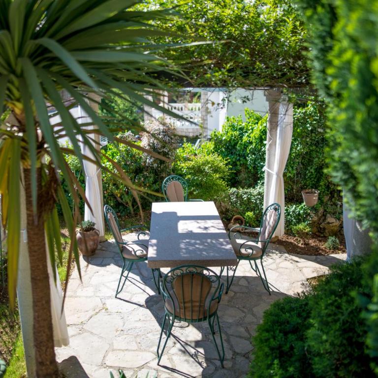 Villa Danigo - Apartment with Garden View - 2