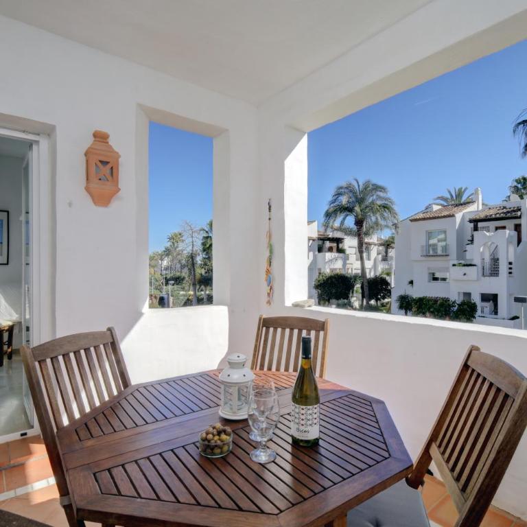 Beachfront Apartment - Pool - 2min to Beach - Free Parking & Fast WiFi - Apartamento de 1 dormitorio - 3