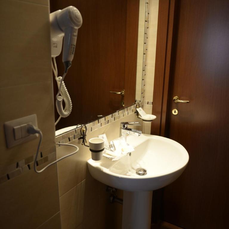 B&B San Leonardo - Camera Matrimoniale con Bagno Privato Esterno - 7