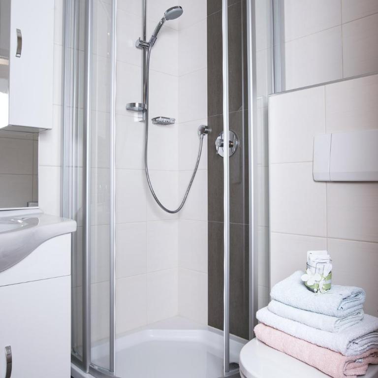 Pension Mariandl - Doppelzimmer mit Bergblick - 4