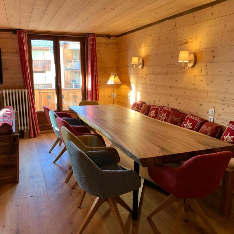 Chalet Alpe d'Huez 1850-Sea and Mountain Pleasure Avec 2 appartements- 1 Appartement 3 Chambres 8 Couchages - 3 Salles d'eau et 1 Appartement 5 Chambres 12 Couchages 5 Salles d'eau - Jacuzzi et Sauna -Pieds des Pistes et Centre - Appartement avec Balcon - 33
