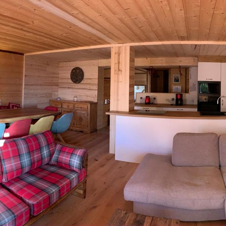 Chalet Alpe d'Huez 1850-Sea and Mountain Pleasure Avec 2 appartements- 1 Appartement 3 Chambres 8 Couchages - 3 Salles d'eau et 1 Appartement 5 Chambres 12 Couchages 5 Salles d'eau - Jacuzzi et Sauna -Pieds des Pistes et Centre - Appartement avec Balcon - 26