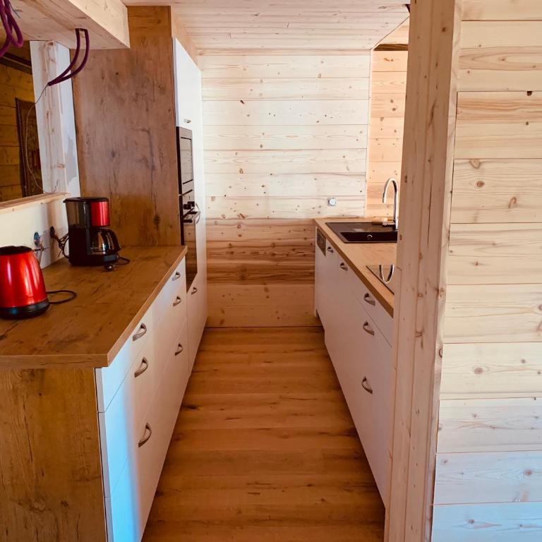 Chalet Alpe d'Huez 1850-Sea and Mountain Pleasure Avec 2 appartements- 1 Appartement 3 Chambres 8 Couchages - 3 Salles d'eau et 1 Appartement 5 Chambres 12 Couchages 5 Salles d'eau - Jacuzzi et Sauna -Pieds des Pistes et Centre - Appartement avec Balcon - 21
