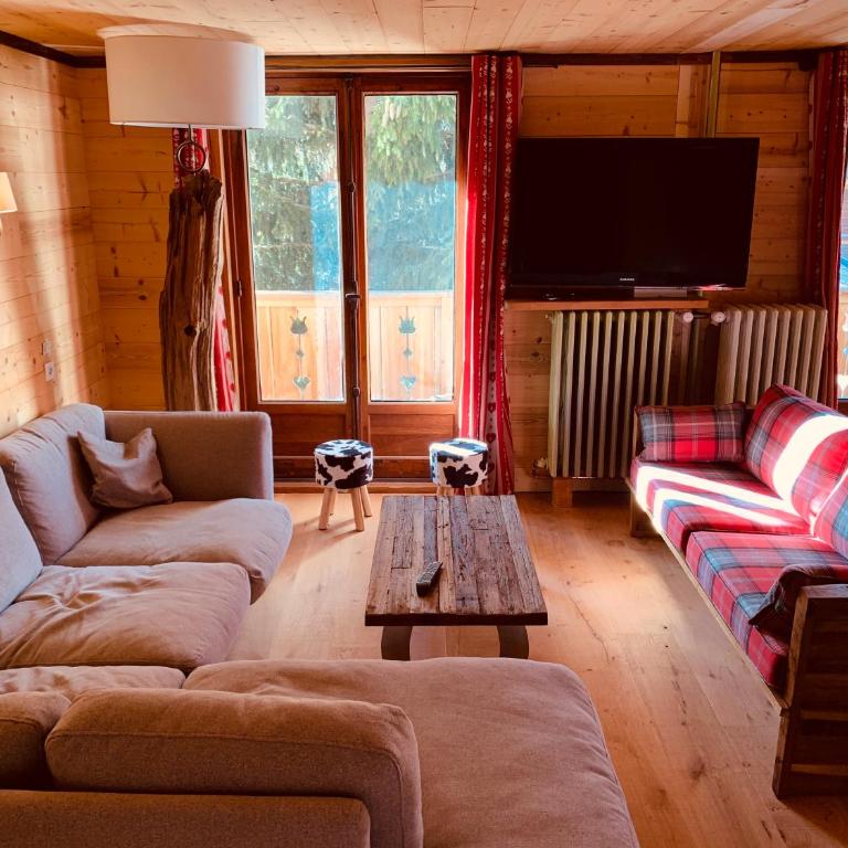 Chalet Alpe d'Huez 1850-Sea and Mountain Pleasure Avec 2 appartements- 1 Appartement 3 Chambres 8 Couchages - 3 Salles d'eau et 1 Appartement 5 Chambres 12 Couchages 5 Salles d'eau - Jacuzzi et Sauna -Pieds des Pistes et Centre - Appartement avec Balcon - 18