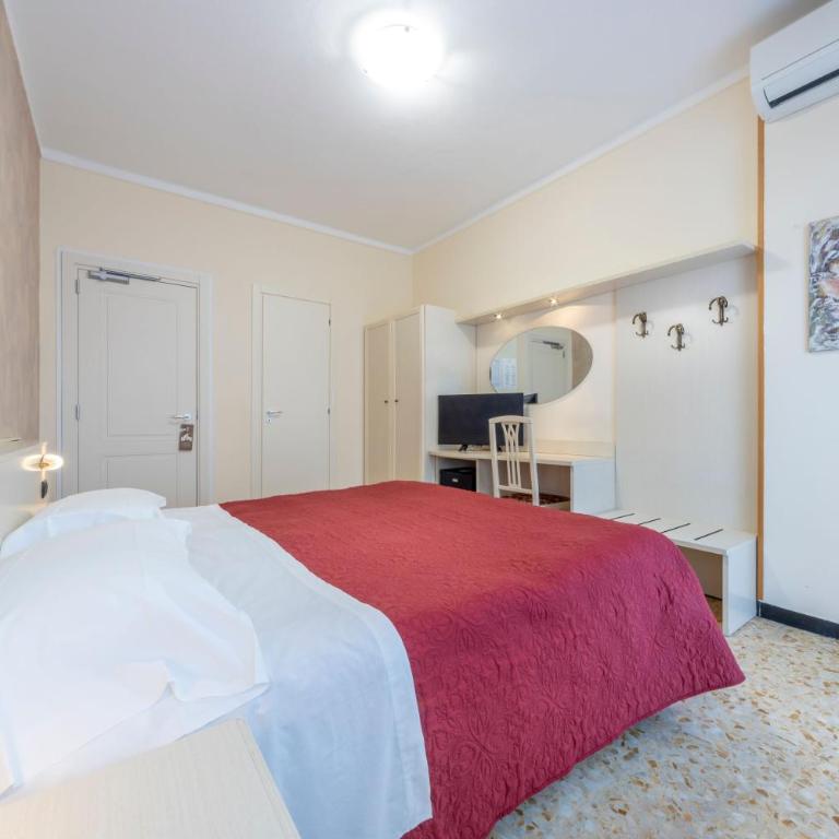 Gold Hotel - Camera Matrimoniale - 1