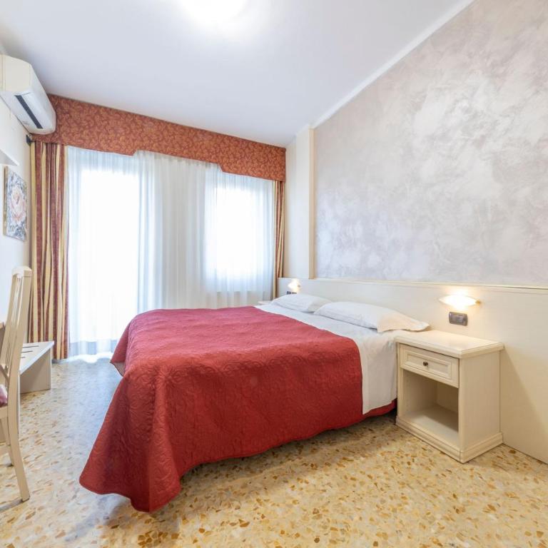 Gold Hotel - Camera Matrimoniale - 2