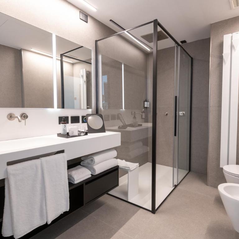 J44 Lifestyle Hotel - Junior Suite - 2