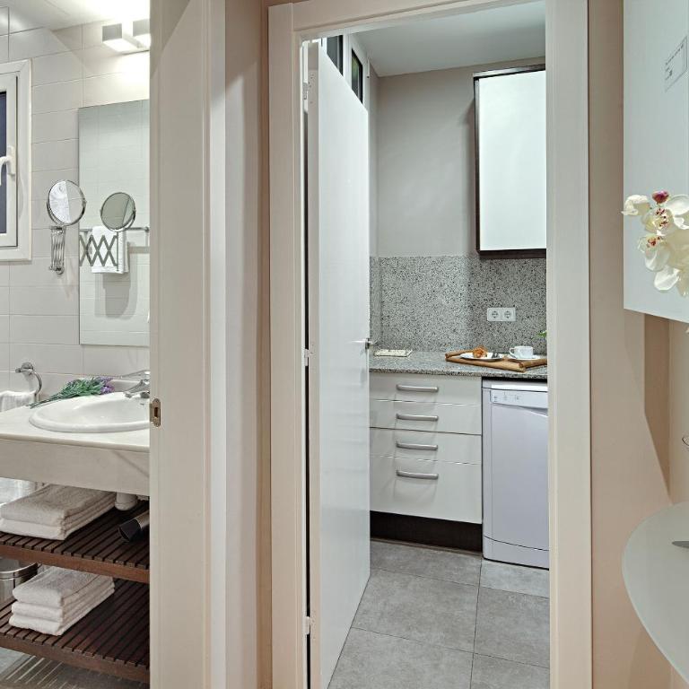 Habitat Apartments Batlló - Two-Bedroom Apartment - 7