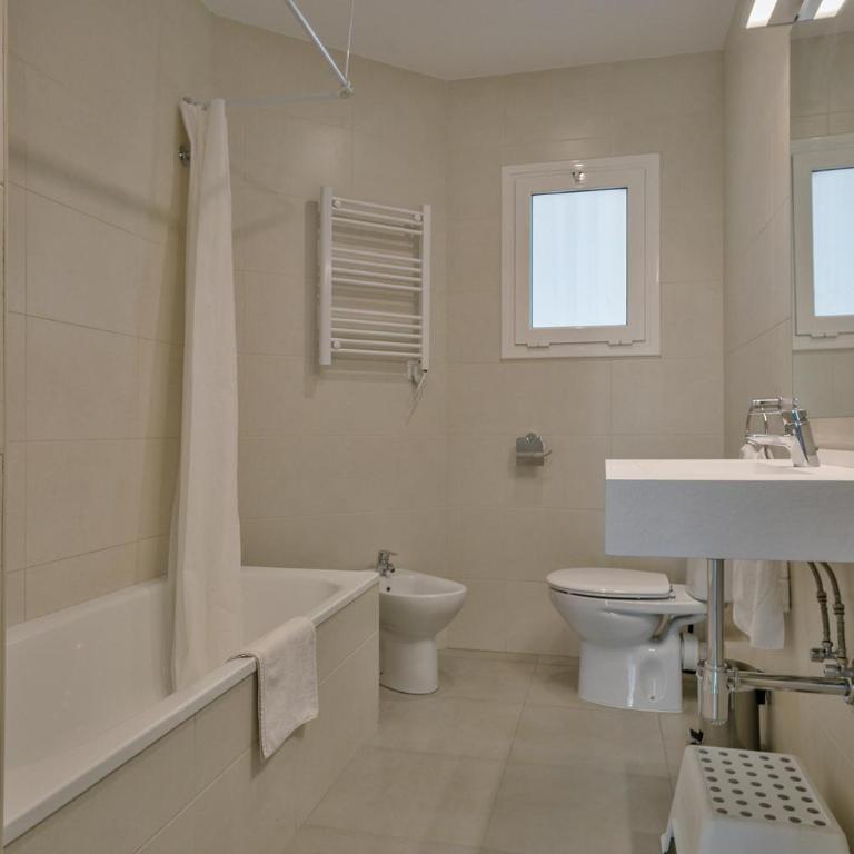 Stay Together Barcelona Apartments - Three-Bedroom Apartment - 7