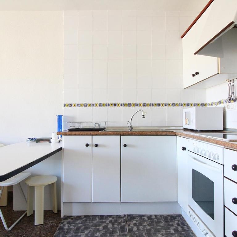 Global Vacacional, Estudio para parejas con piscina en Canet playa - Studio-Apartment - 8