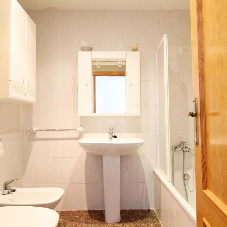 Global Vacacional, Estudio para parejas con piscina en Canet playa - Studio-Apartment - 13