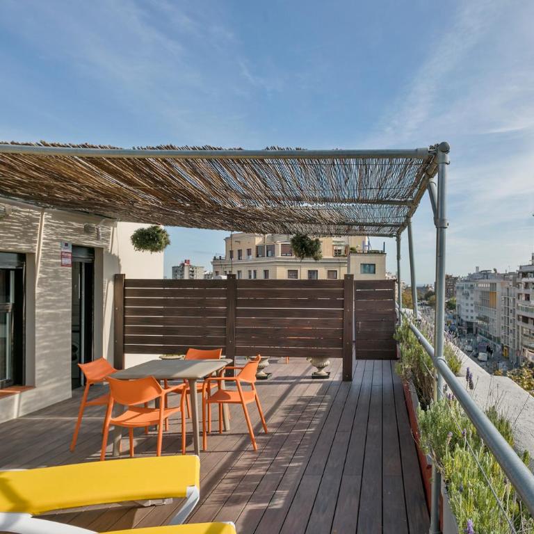 Stay Together Barcelona Apartments - Penthouse with terrace - 3