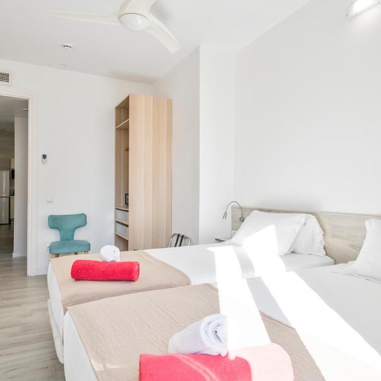 Stay Together Barcelona Apartments - Four-Bedroom Apartment - 24