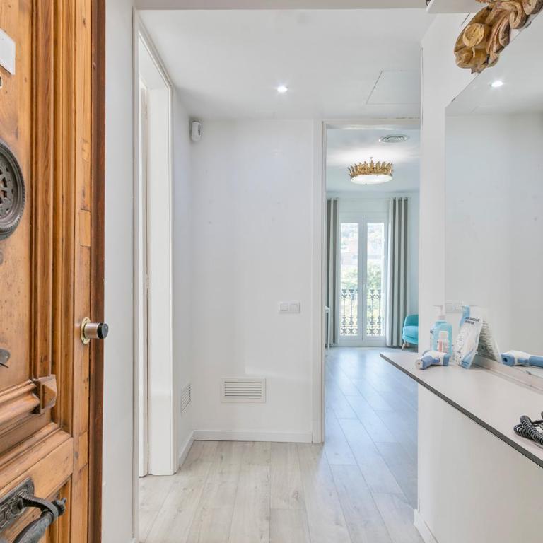 Stay Together Barcelona Apartments - Four-Bedroom Apartment - 17