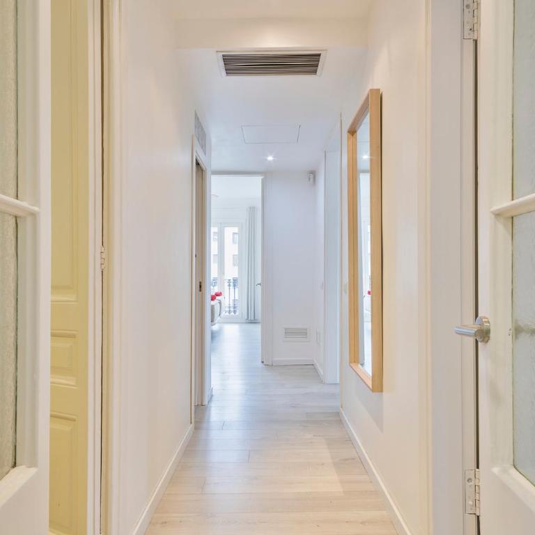 Stay Together Barcelona Apartments - Four-Bedroom Apartment - 31