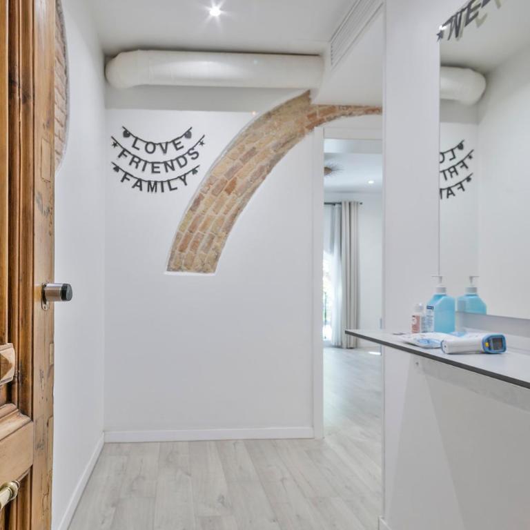 Stay Together Barcelona Apartments - Four-Bedroom Apartment - 39