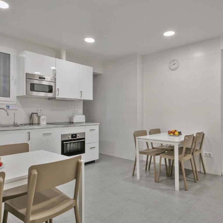 Stay Together Barcelona Apartments - Four-Bedroom Apartment - 30