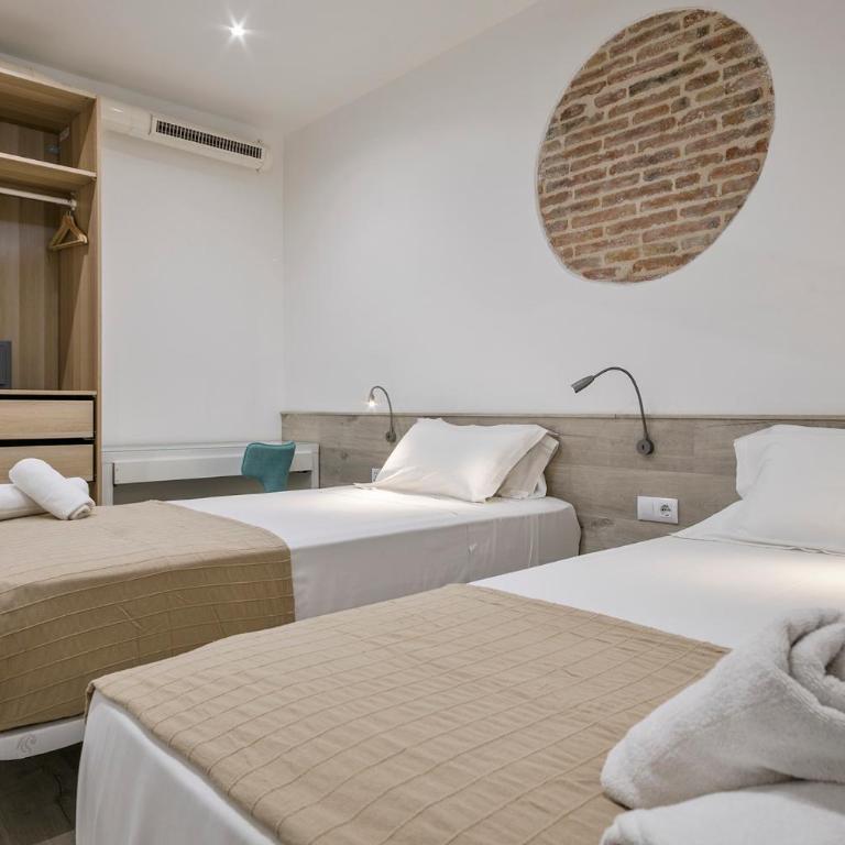 Stay Together Barcelona Apartments - Four-Bedroom Apartment - 36