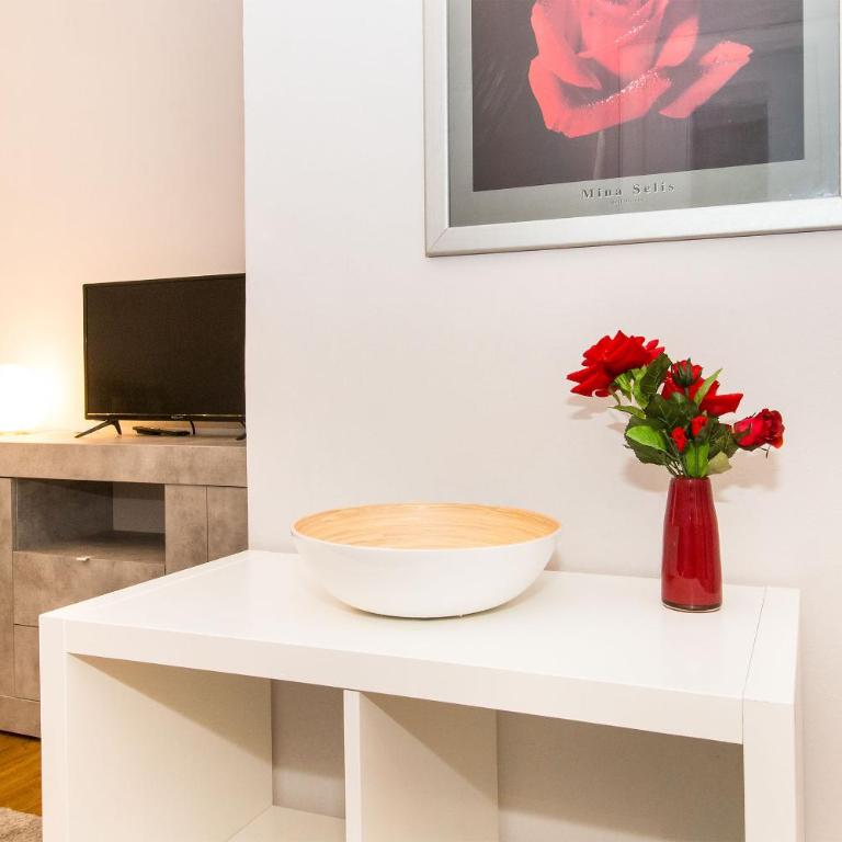 GuestHost - MM Pozzo Strada Terrace Apartment - One-Bedroom Apartment - 23