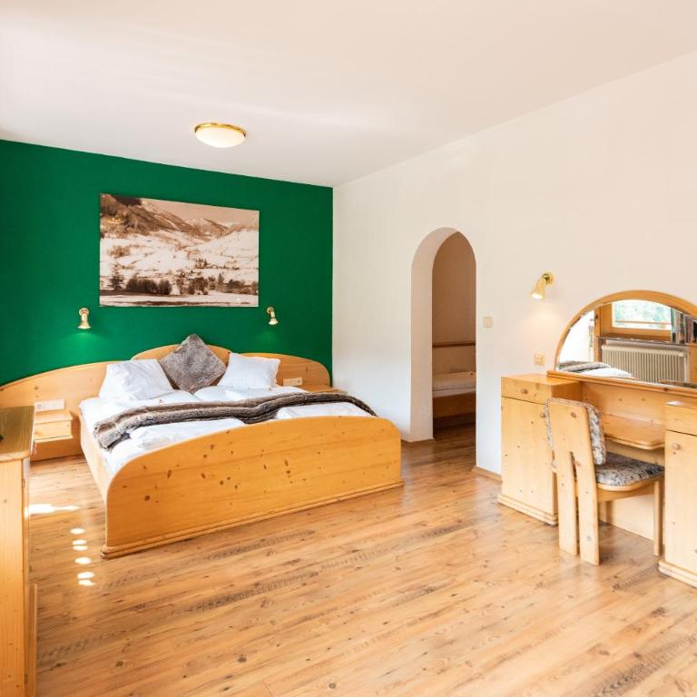 Hotel Guesthouse Dalnig - Dreibettzimmer mit Balkon - 1